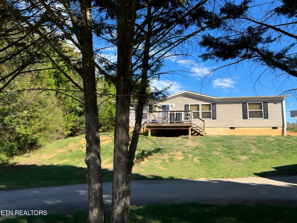 Photo of 235 Starrett St, Sweetwater, TN 37874 (MLS # 1282523)