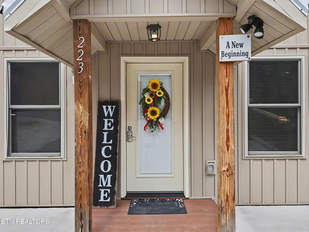 Photo of 223 Chimney Tops Way, Gatlinburg, TN 37738 (MLS # 1335534)