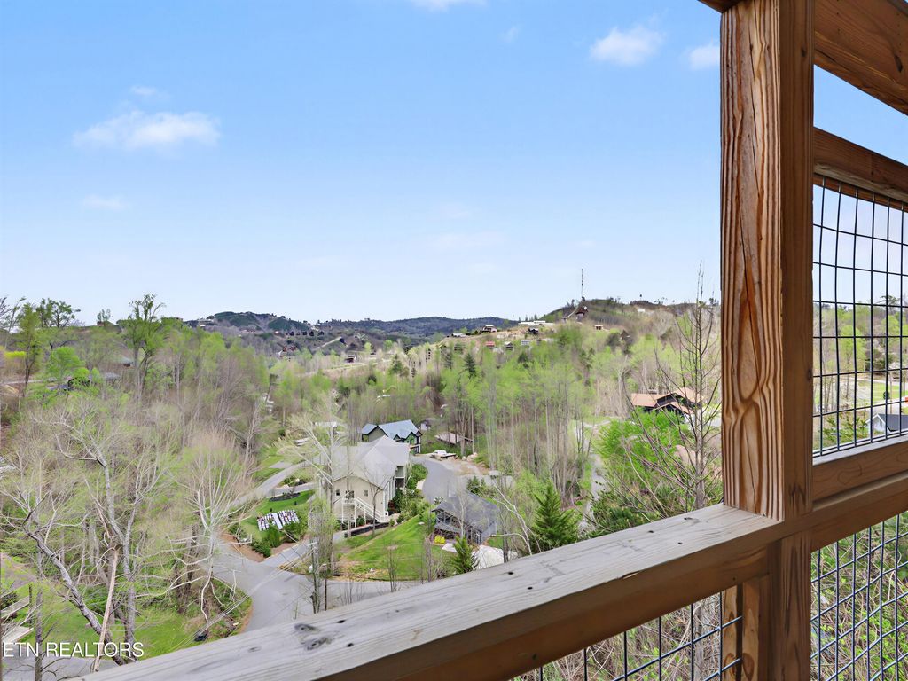 Photo of 223 Chimney Tops Way, Gatlinburg, TN 37738 (MLS # 1335534)