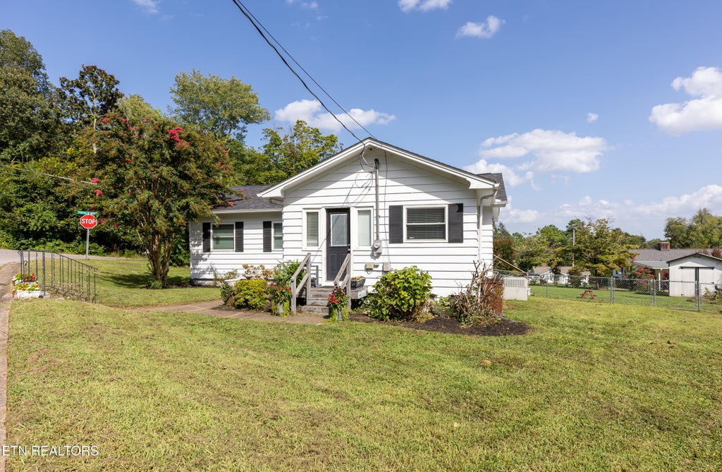 Photo of 101 Norwood Lane, Oak Ridge, TN 37830 (MLS # 1351917)