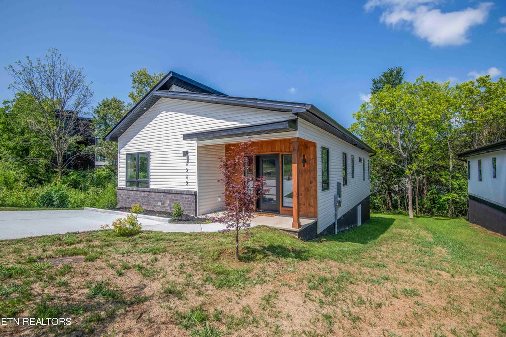 Photo of 2325 Rock Gardens Drive, Sevierville, TN 37876 (MLS # 1346914)