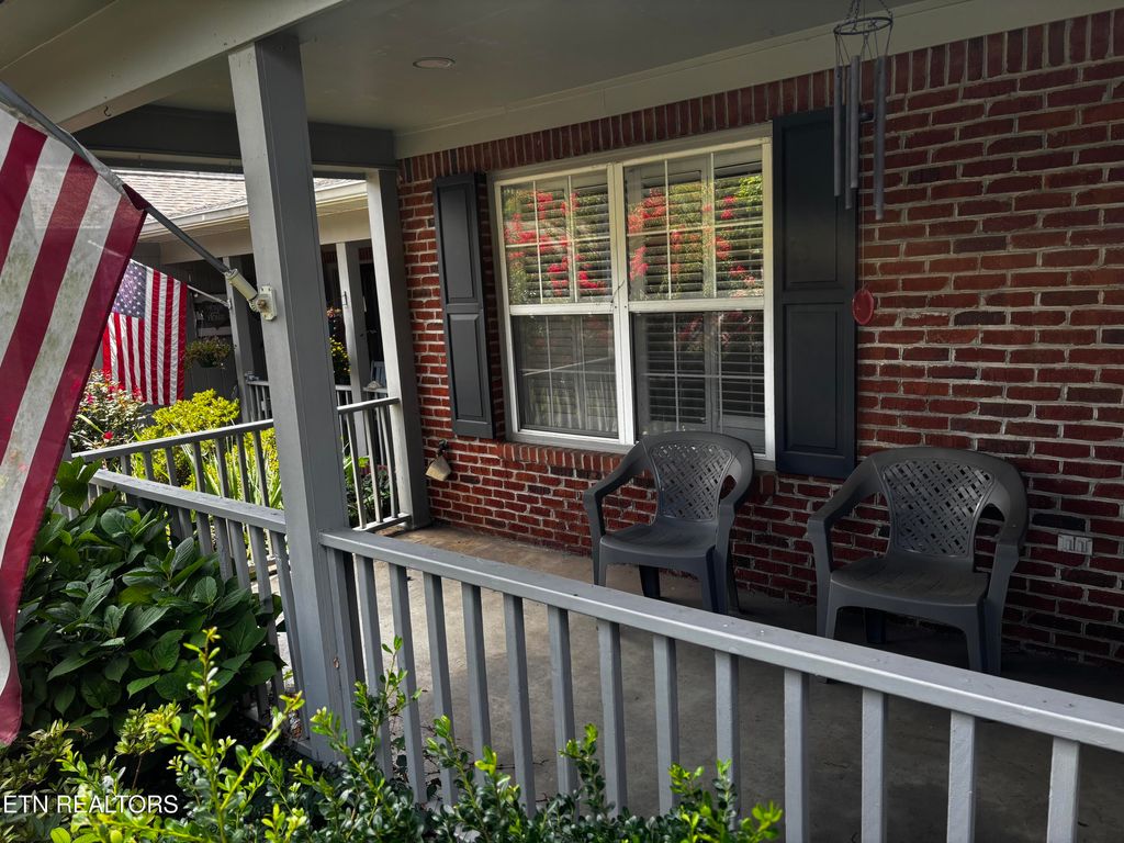 Photo of 2017 Locarno Drive, Knoxville, TN 37914 (MLS # 1347459)