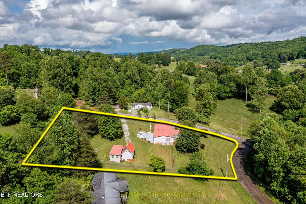 Photo of 205 Fawn Trail Drive, New Tazewell, TN 37825 (MLS # 1263231)