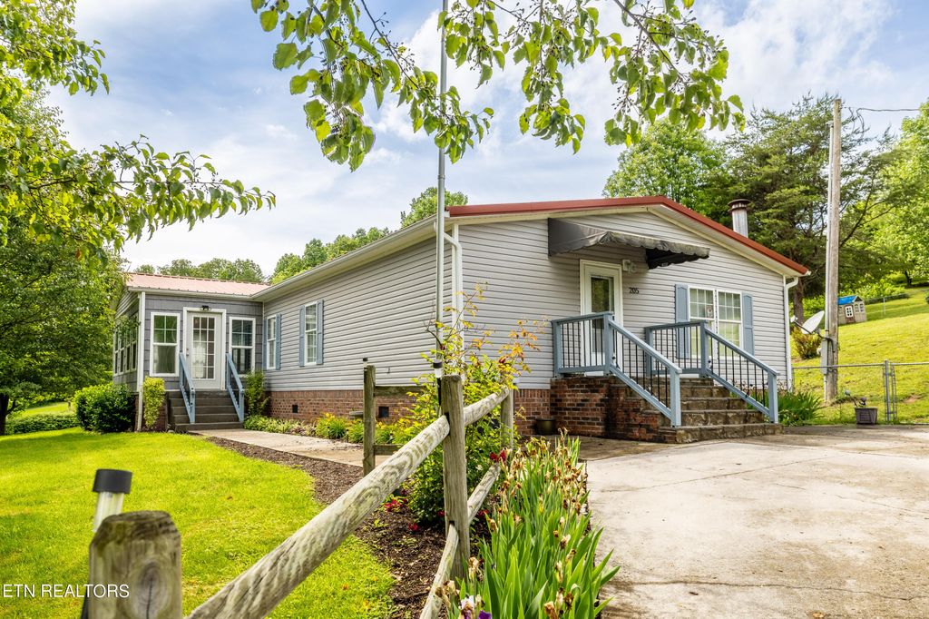 Photo of 205 Fawn Trail Drive, New Tazewell, TN 37825 (MLS # 1263231)