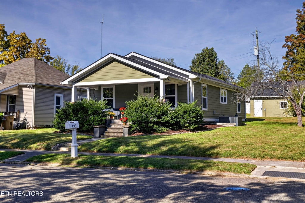 Photo of 433 E Quincy Ave, Knoxville, TN 37917 (MLS # 1360617)