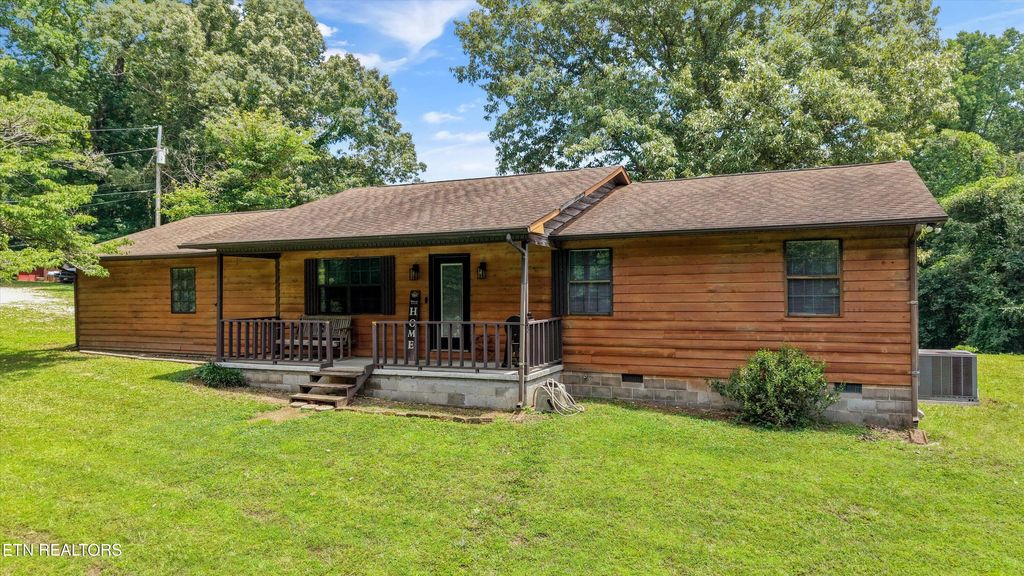 Photo of 349 Fairchild St, Harriman, TN 37748 (MLS # 1346685)