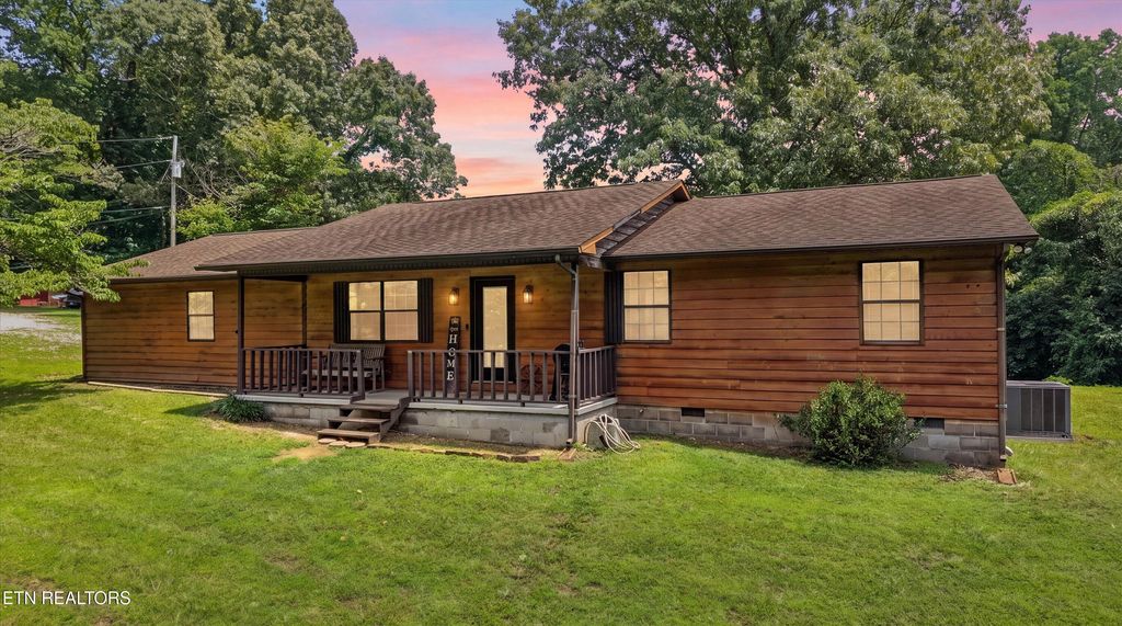 Photo of 349 Fairchild St, Harriman, TN 37748 (MLS # 1346685)