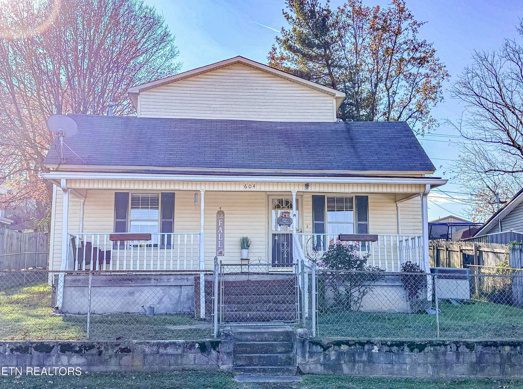 Photo of 604 Kingston St, Lenoir City, TN 37771 (MLS # 1330880)