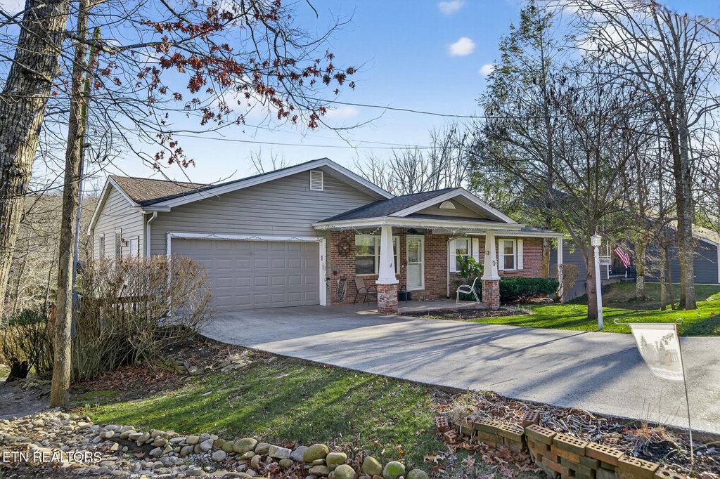 Photo of 169 Ivy Brook Lane, Crossville, TN 38558 (MLS # 1327199)