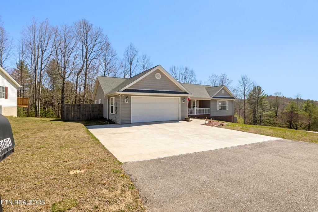 Photo of 241 Gabriel Drive, Oliver Springs, TN 37840 (MLS # 1294464)