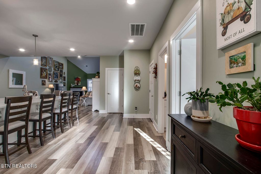 Photo of 984 Meadow Walk Lane, Lenoir City, TN 37772 (MLS # 1325404)