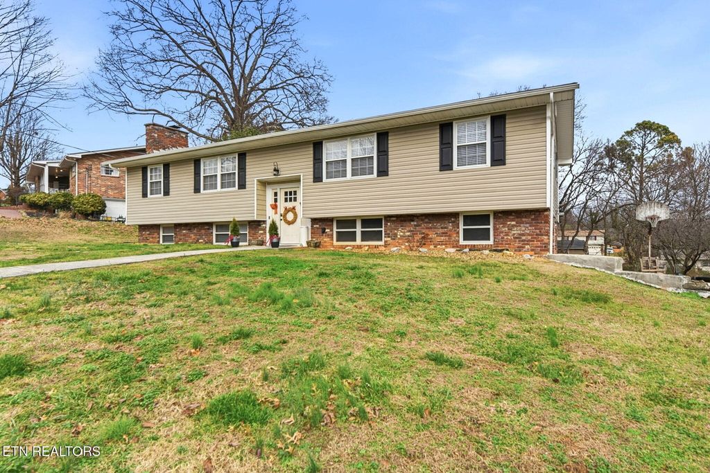 Photo of 2322 Alice Bell Rd, Knoxville, TN 37914 (MLS # 1324918)