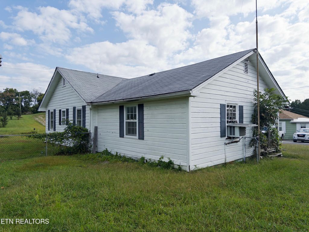 Photo of 2098 Sweetwater Vonore Road Rd, Sweetwater, TN 37874 (MLS # 1315017)