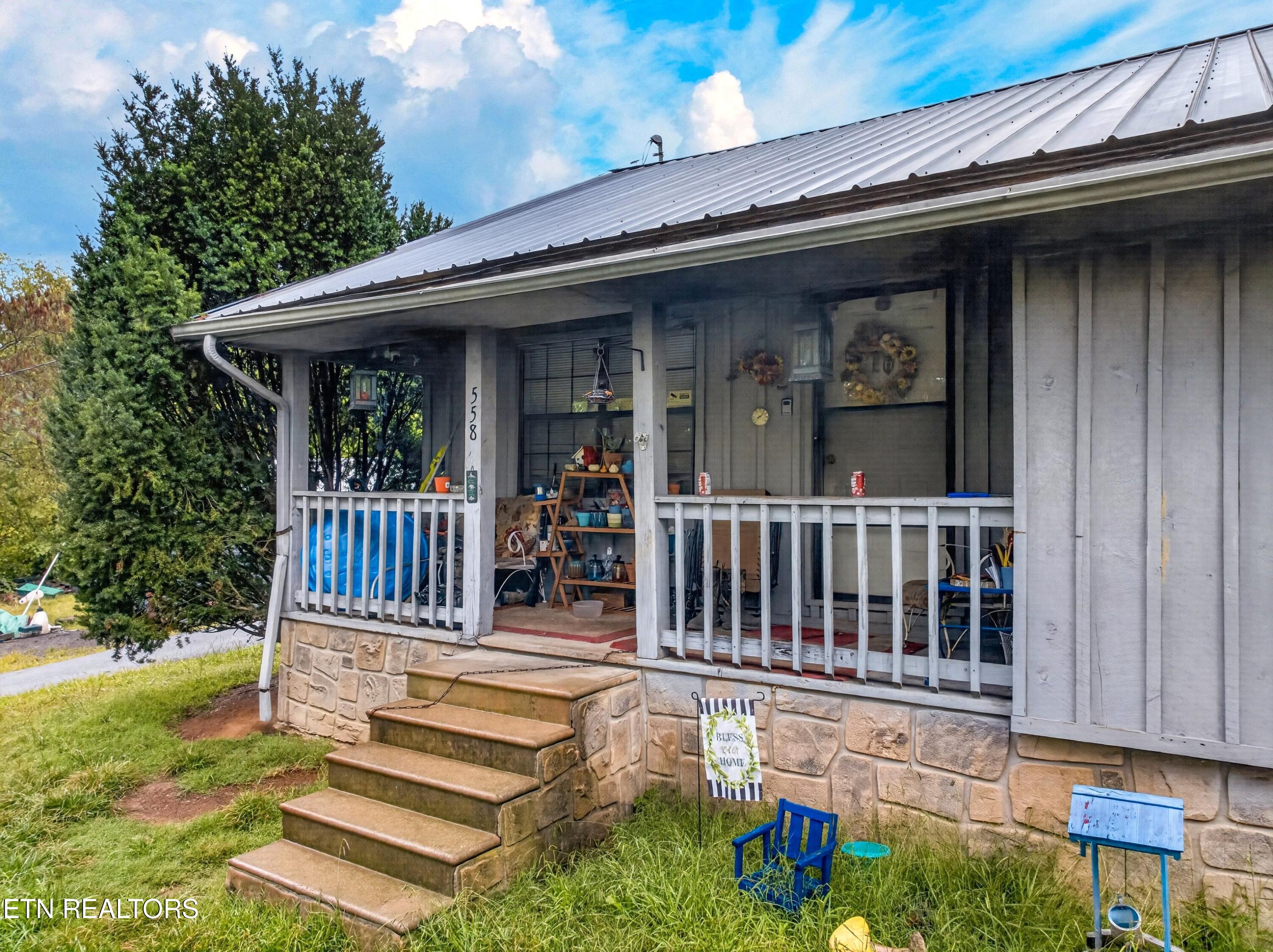 558 Black Walnut St