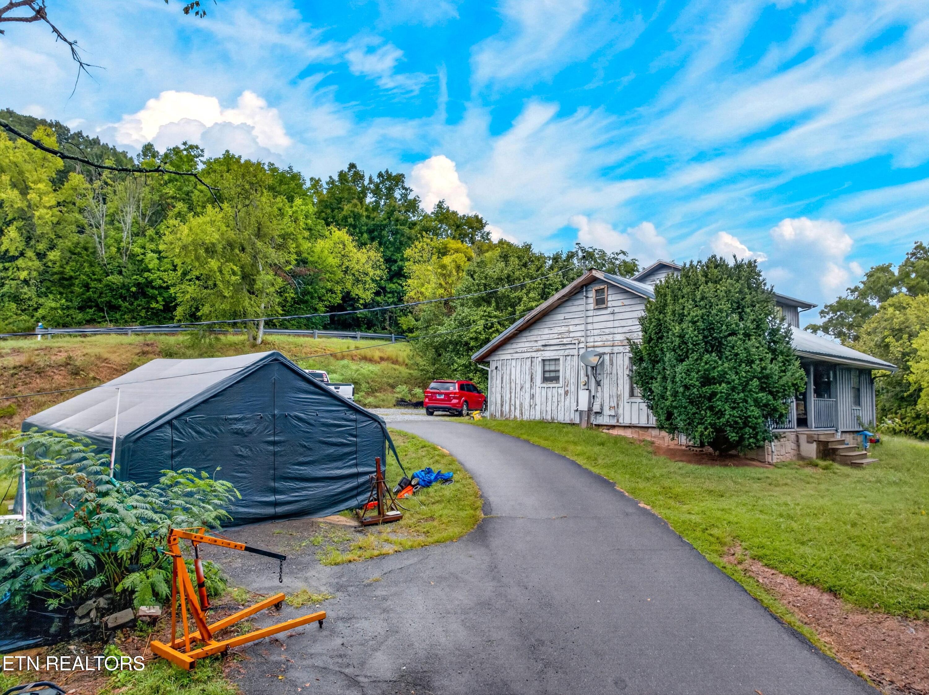 558 Black Walnut St