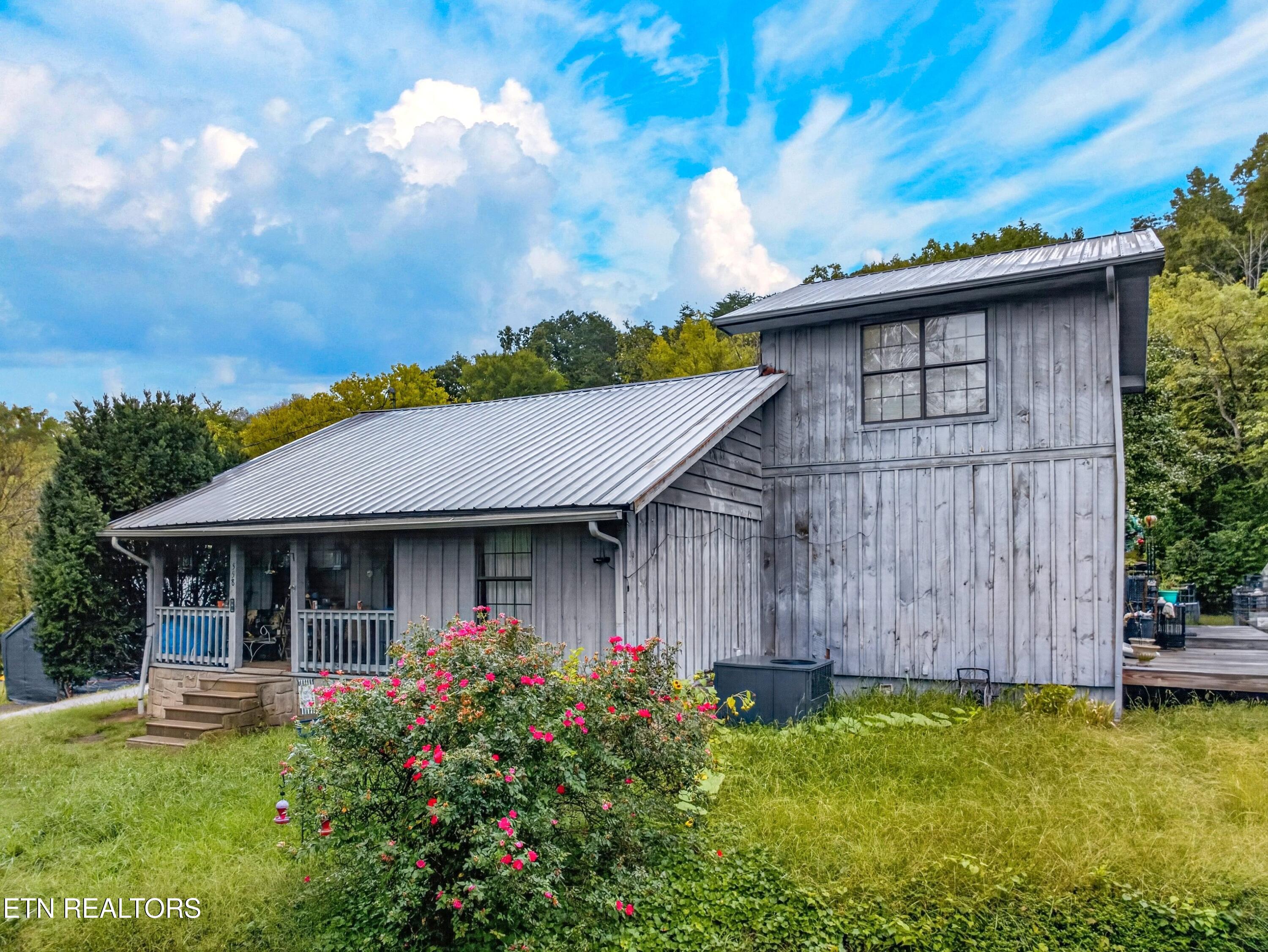 558 Black Walnut St