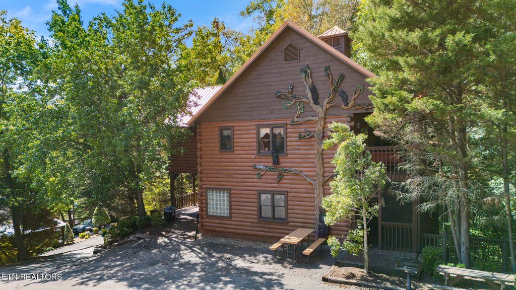 Photo of 836 Bear Run Way, Sevierville, TN 37862 (MLS # 1316339)