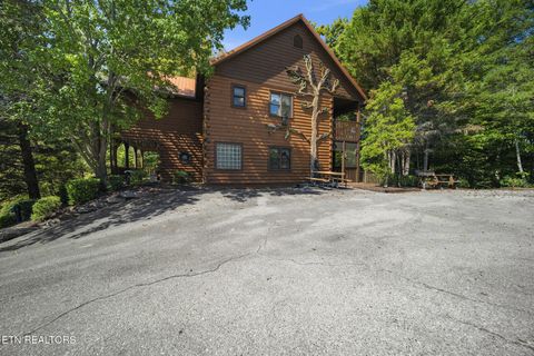 836 Bear Run Way Sevierville TN 37862