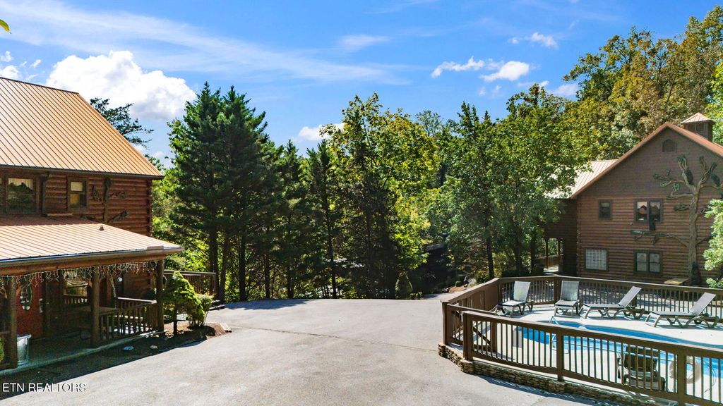 Photo of 836 Bear Run Way, Sevierville, TN 37862 (MLS # 1316339)