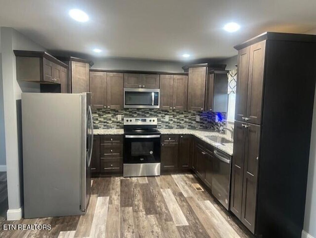 Photo of 525 LOW VALLEY DR Dr, Dandridge, TN 37725 (MLS # 1324839)