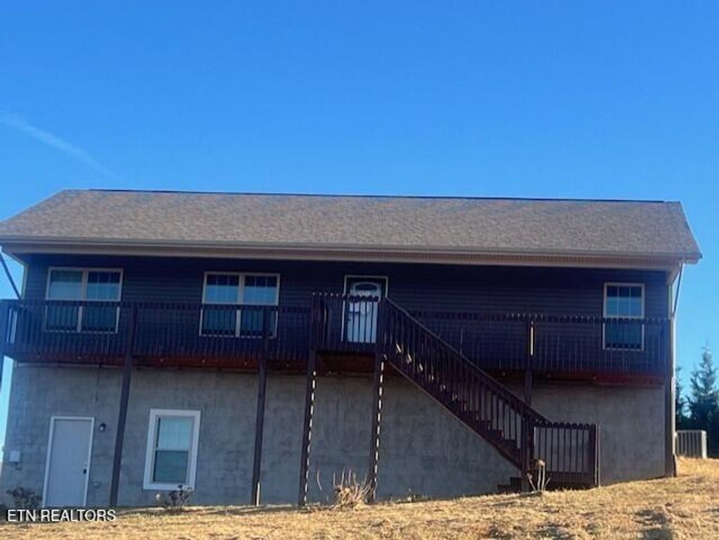 Photo of 525 LOW VALLEY DR Dr, Dandridge, TN 37725 (MLS # 1324839)