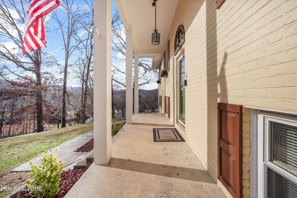 Photo of 209 Highland Drive, Harriman, TN 37748 (MLS # 1323370)