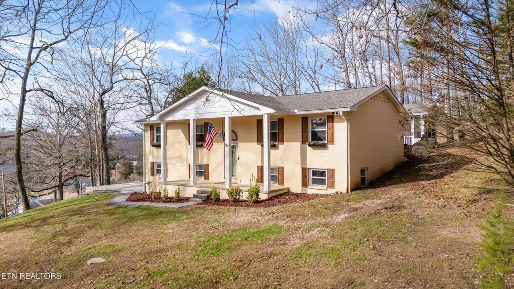 Photo of 209 Highland Drive, Harriman, TN 37748 (MLS # 1323370)