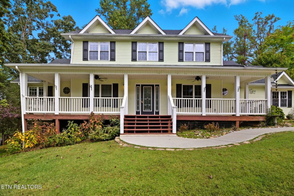 Photo of 4040 Roundtop Drive, Sevierville, TN 37862 (MLS # 1318397)