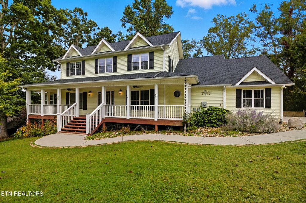 Photo of 4040 Roundtop Drive, Sevierville, TN 37862 (MLS # 1318397)