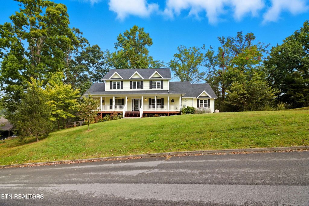 Photo of 4040 Roundtop Drive, Sevierville, TN 37862 (MLS # 1318397)