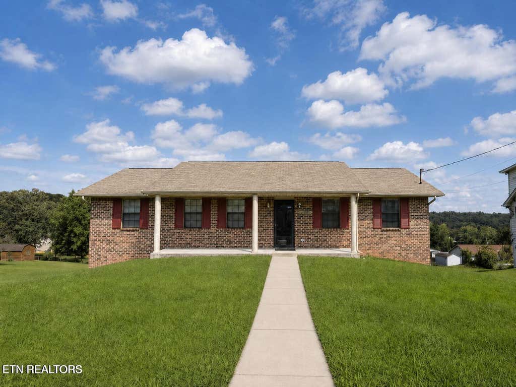 Photo of 1456 Cattlemans Drive, Lenoir City, TN 37772 (MLS # 1352280)