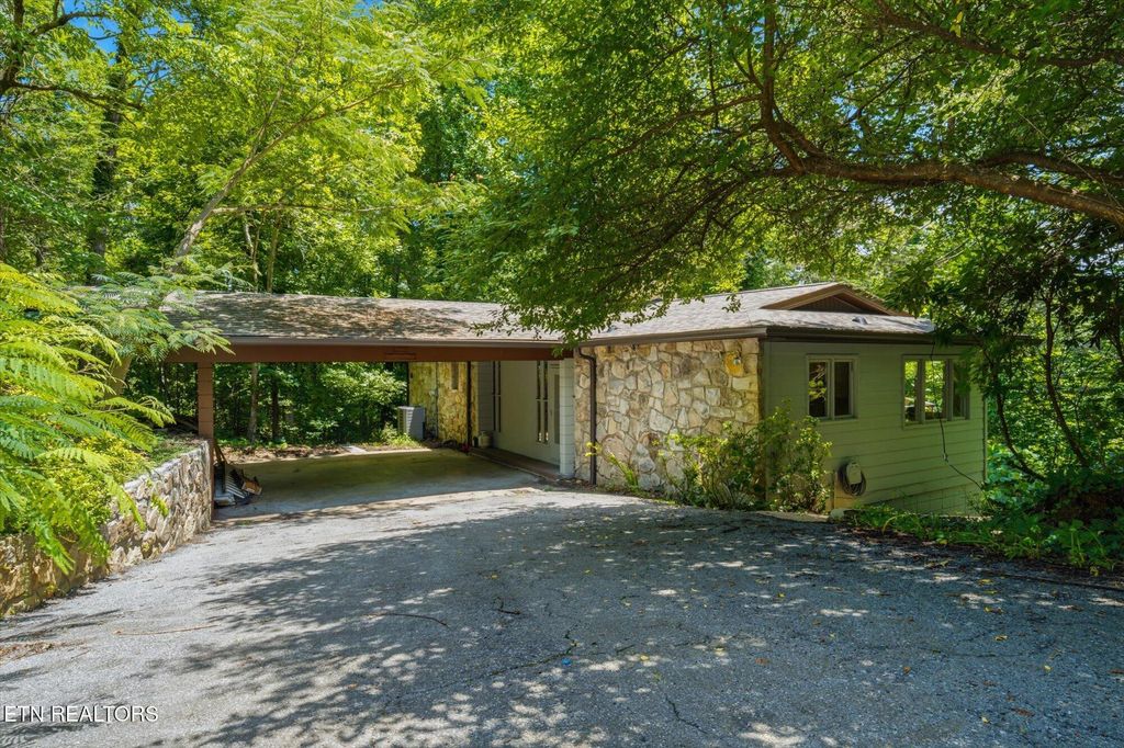 Photo of 258 Stott Lane, Gatlinburg, TN 37738 (MLS # 1349177)