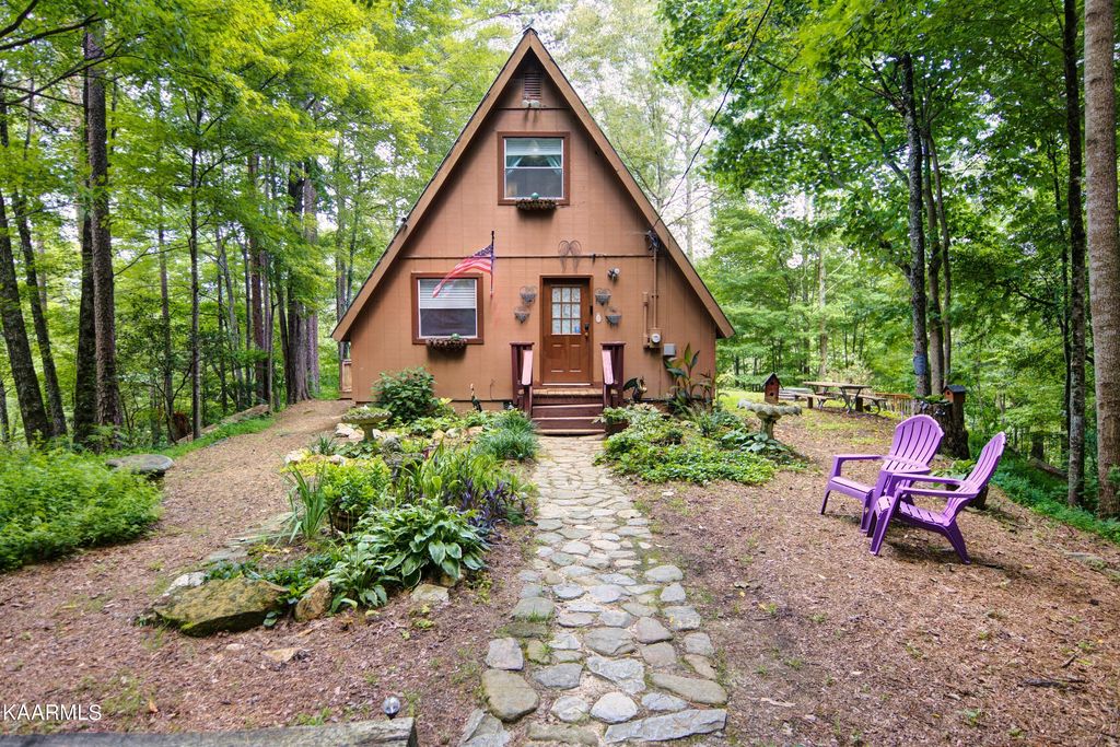 Photo of 128 Tall Pine Circle, Tellico Plains, TN 37385 (MLS # 1233701)