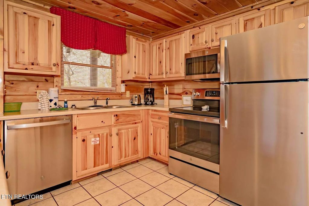 Photo of 4418 Forest Vista Way, Pigeon Forge, TN 37863 (MLS # 1316269)