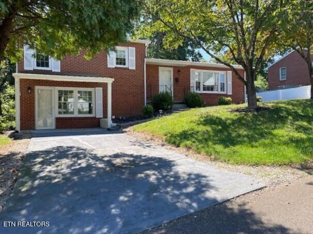 Photo of 460 Ash St, Morristown, TN 37813 (MLS # 1315957)