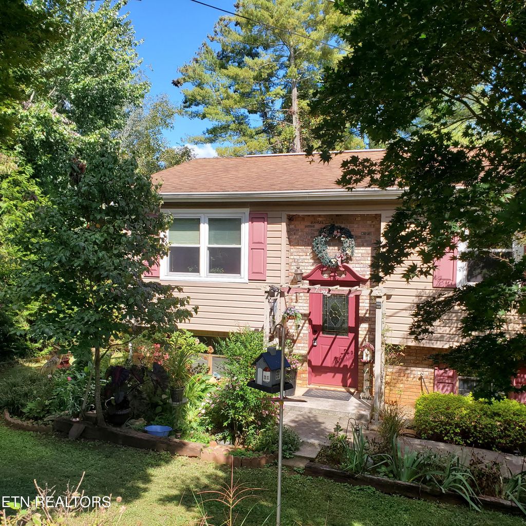 Photo of 738 Bear Springs Rd, Morristown, TN 37814 (MLS # 1316132)