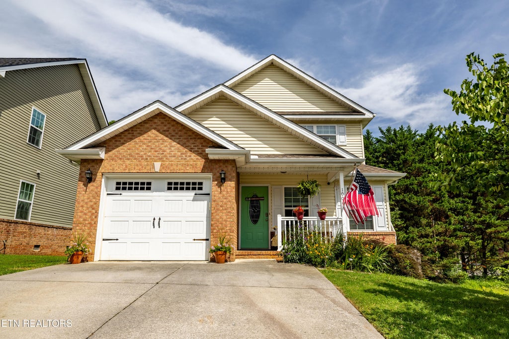 Photo of 1004 Lennox Circle, Maryville, TN 37803 (MLS # 1348982)