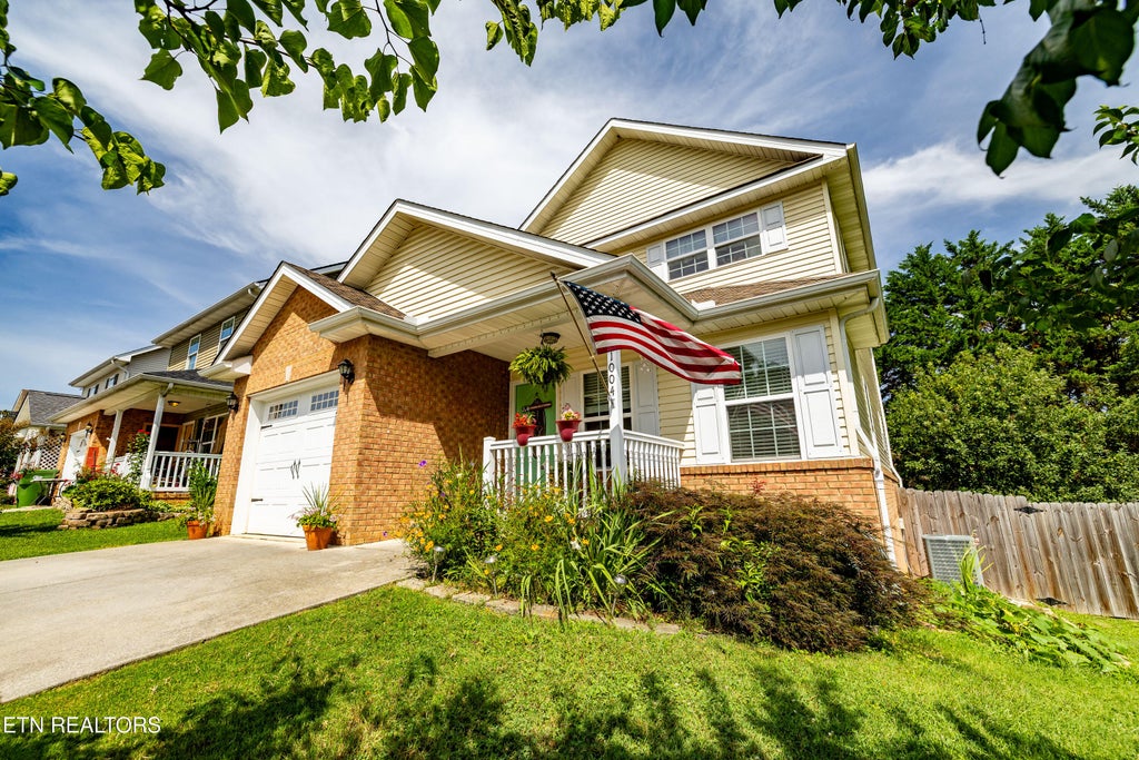 Photo of 1004 Lennox Circle, Maryville, TN 37803 (MLS # 1348982)