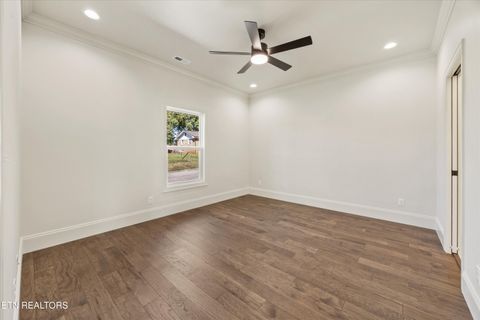 Tiny photo for 1011 Morris St, Sweetwater, TN 37874 (MLS # 1317787)