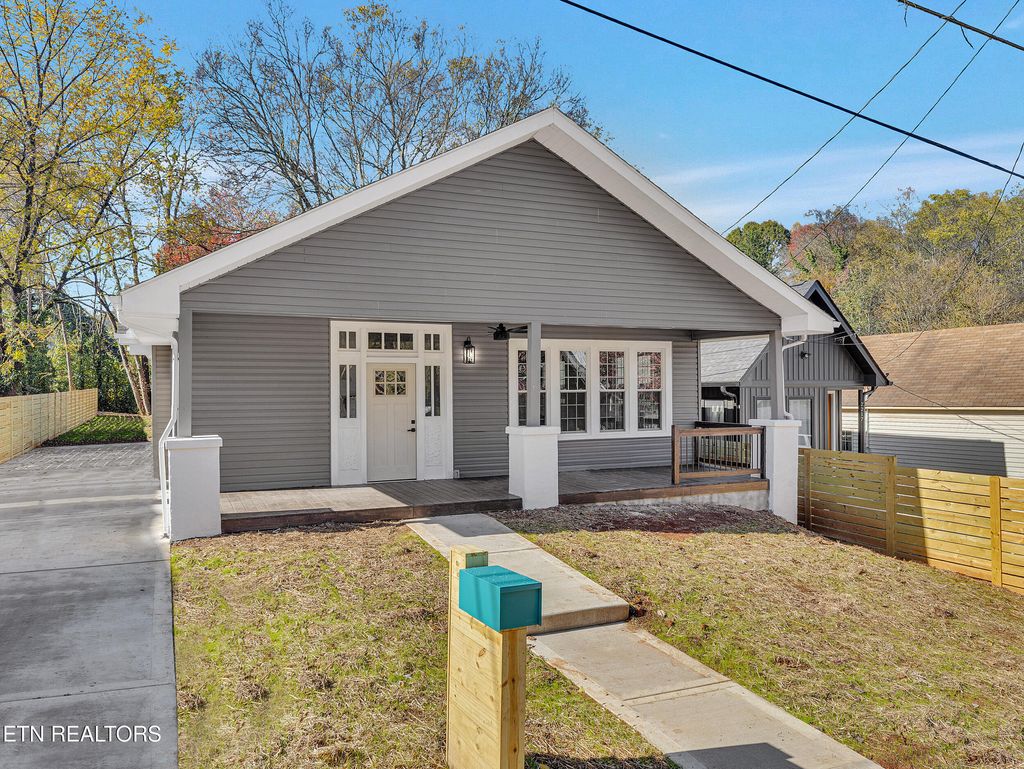 Photo of 2219 Lincoln St, Knoxville, TN 37920 (MLS # 1320912)