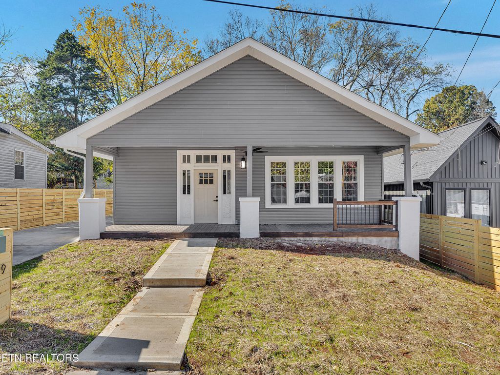 Photo of 2219 Lincoln St, Knoxville, TN 37920 (MLS # 1320912)