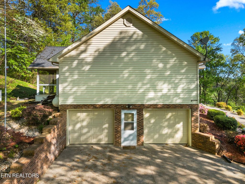 Photo of 833 Thomas Farms Drive, Jefferson City, TN 37760 (MLS # 1337235)