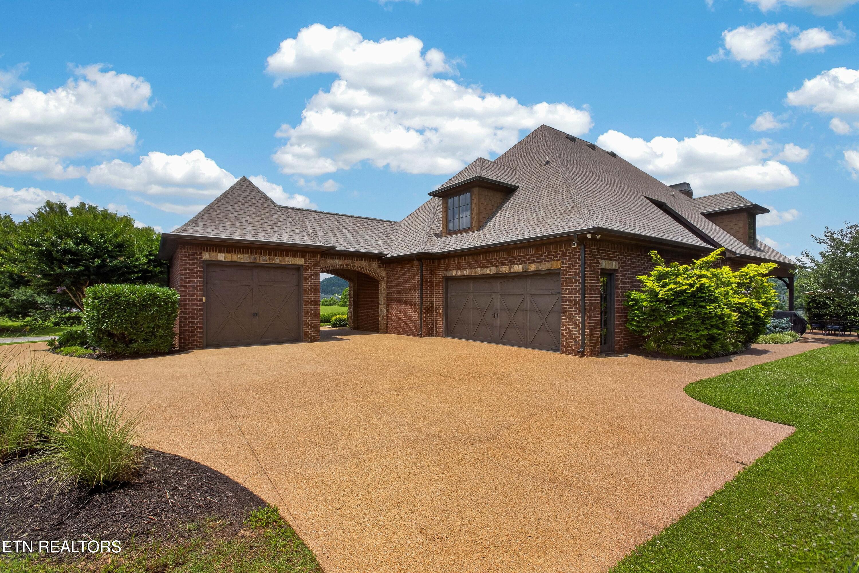 3642 Edgewater Way