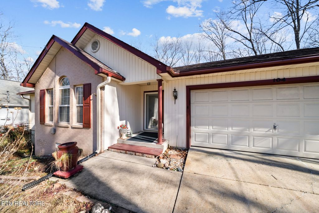 Photo of 104 Farrington, Crossville, TN 38558 (MLS # 1327242)