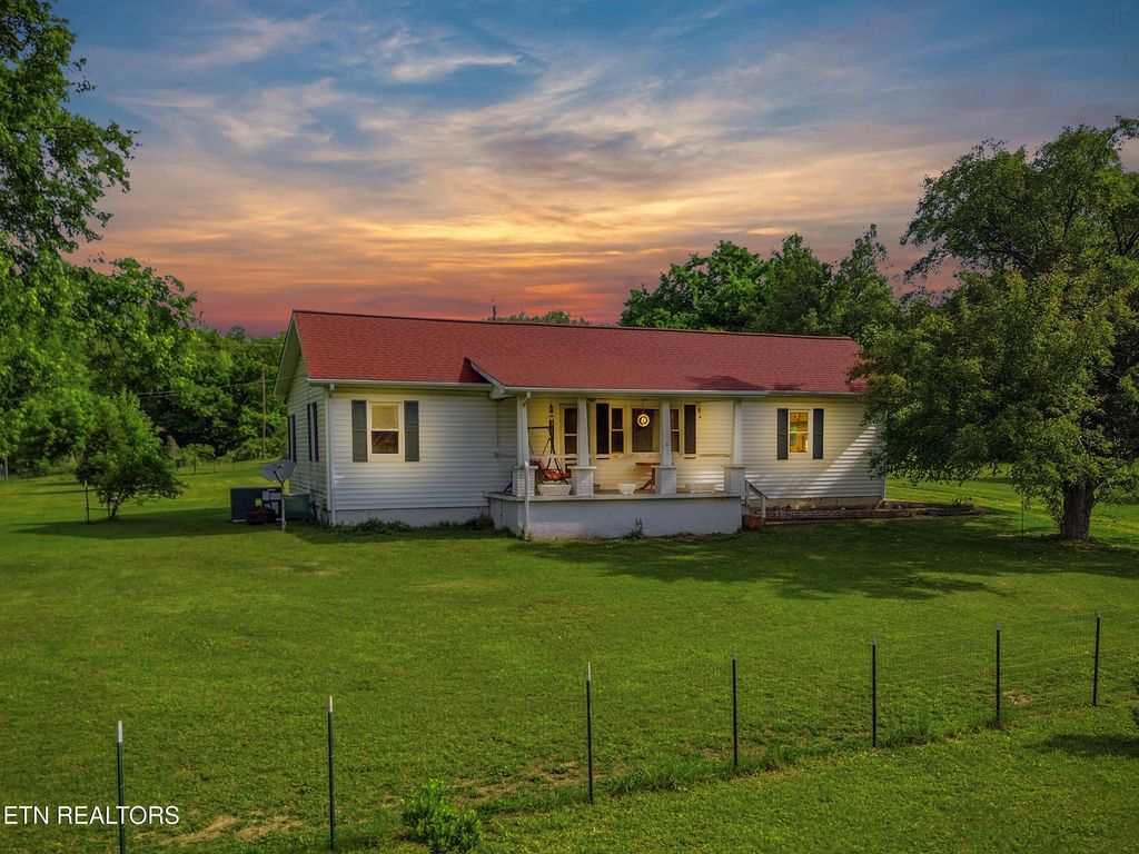 Photo of 824 Oliver Springs Hwy, Clinton, TN 37716 (MLS # 1339718)