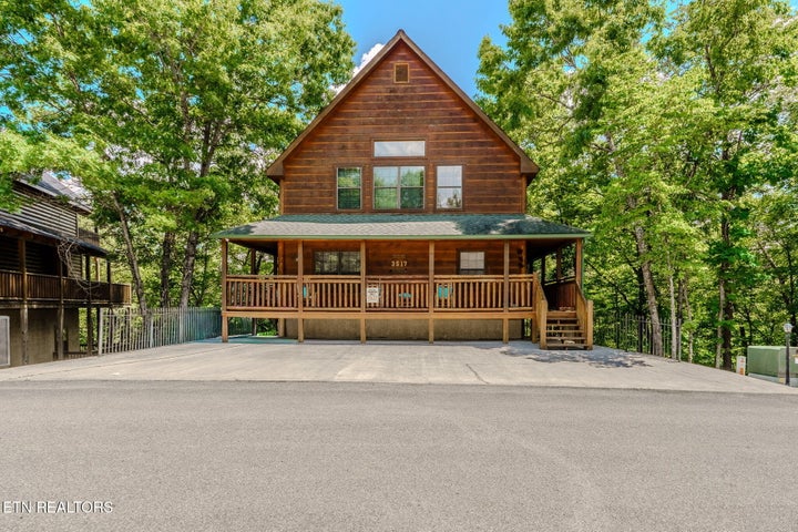 Photo 1 of 56 — 3517 Sand Ridge Way, Pigeon Forge, TN 37863
