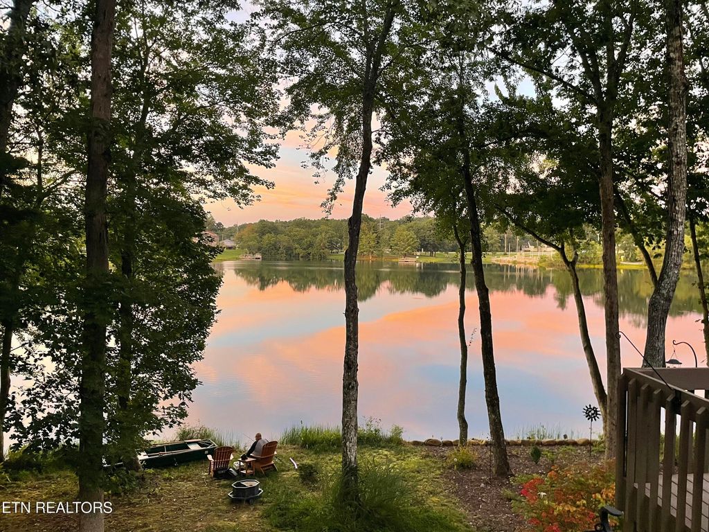 Photo of 345 Lake Catherine Circle, Crossville, TN 38558 (MLS # 1328211)