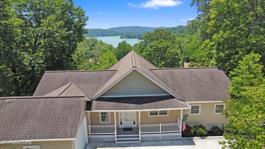 Photo of 111 Deer Run Point, LaFollette, TN 37766 (MLS # 1331162)