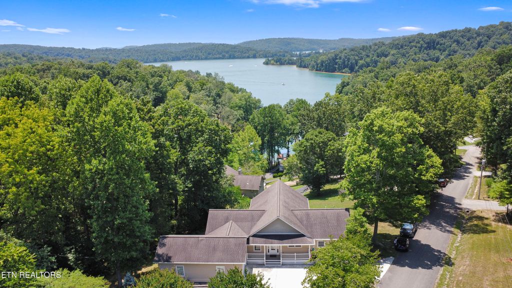 Photo of 111 Deer Run Point, LaFollette, TN 37766 (MLS # 1331162)
