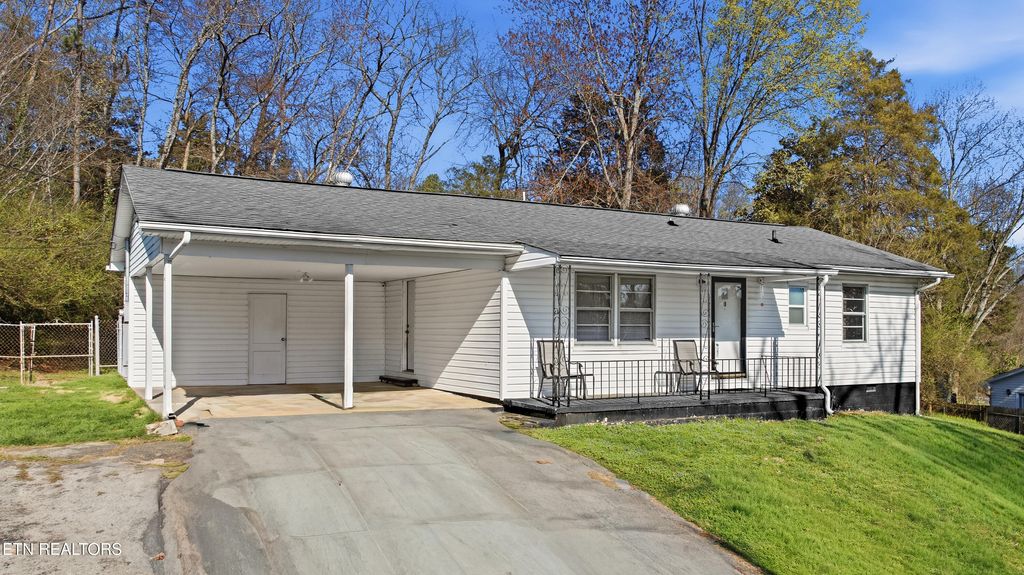 Photo of 6230 Pleasant Ridge Rd, Knoxville, TN 37912 (MLS # 1332321)